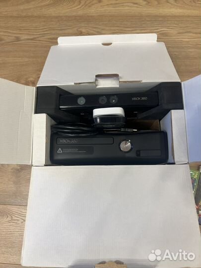 Xbox 360 (4+40Гб) Slim+Kinect (в коробке) Freeboot