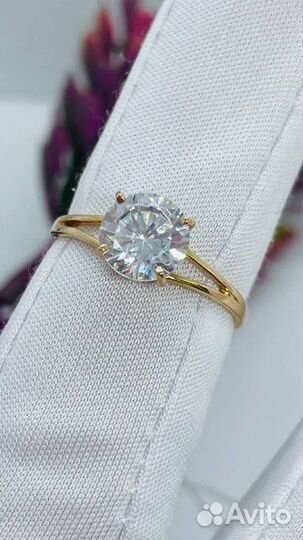 Золотое кольцо с камнем 17р