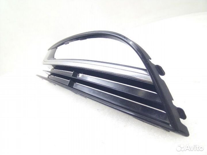 Решетка в бампер передняя левая Volkswagen Passat