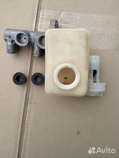 Главный тормозной цилиндр 