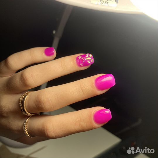 Модель на маникюр