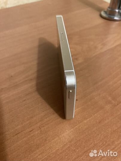 iPhone SE, 32 ГБ