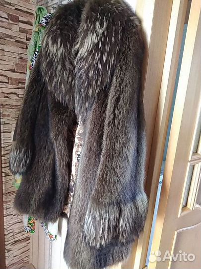 Шуба енот в отличном состоянии