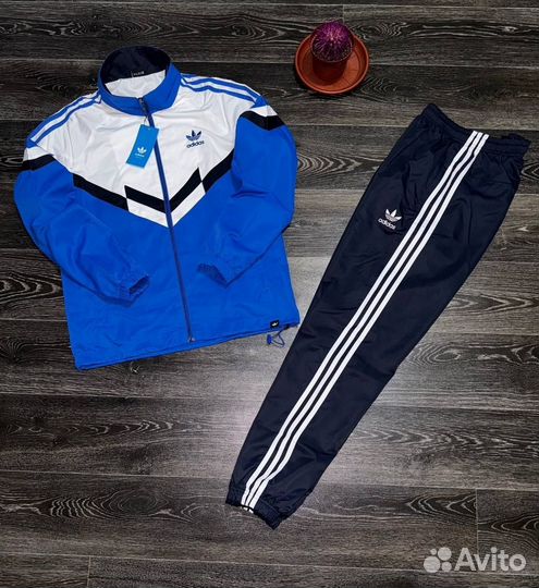 Спортивный костюм adidas