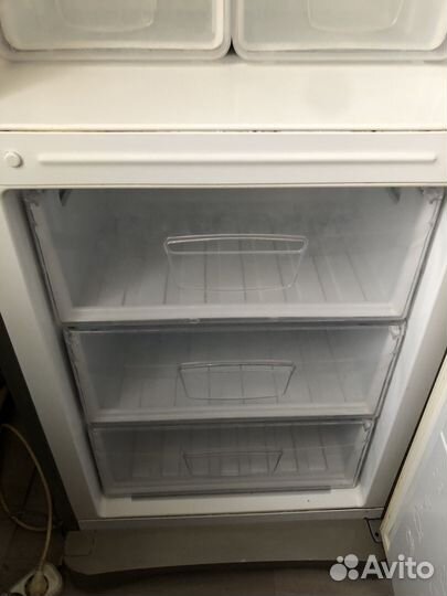 Холодильник бу indesit