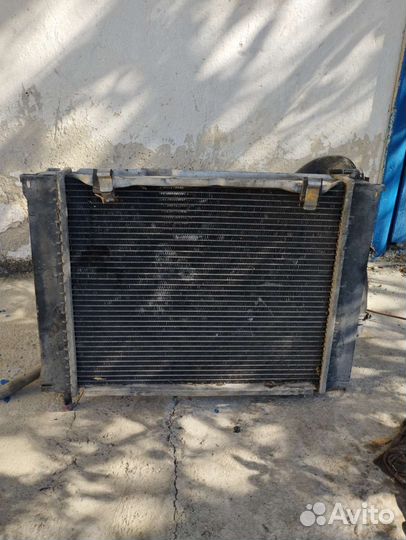 Радиатор на Мерседес 124
