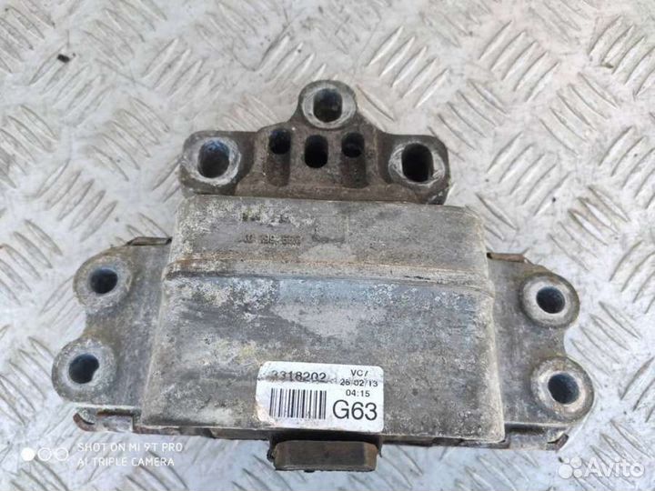 Подушка крепления кпп VW Passat (B7) 20102015 2.0