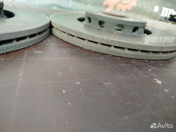 Тормозные диски переднее Audi A6 C5 ALF 2.4 2001