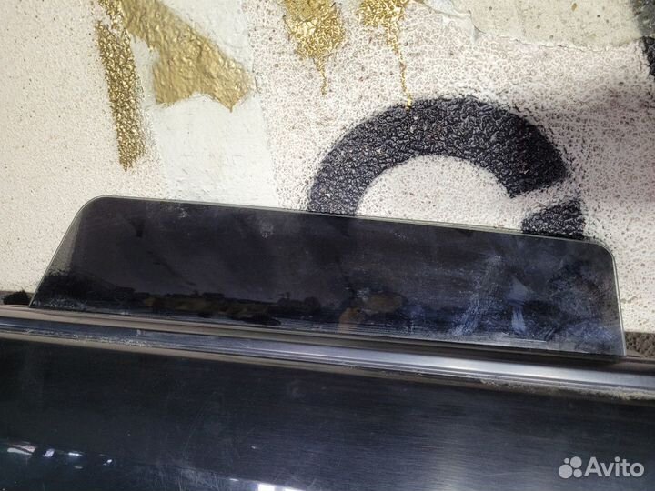 Стекло двери задней правой Subaru Outback