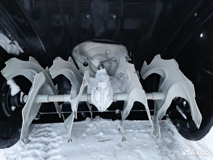 Снегоуборщик бензиновый самоходный