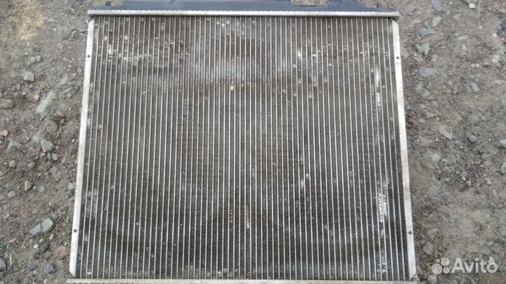 Радиатор на Mitsubishi Delica L400