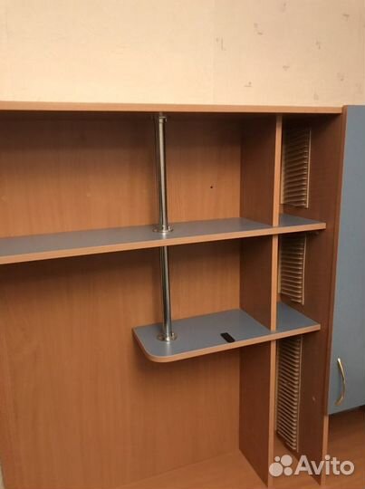 Компьютерный стол и стенка