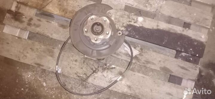 Кулак задний правый, левый x-trail t30 2wd