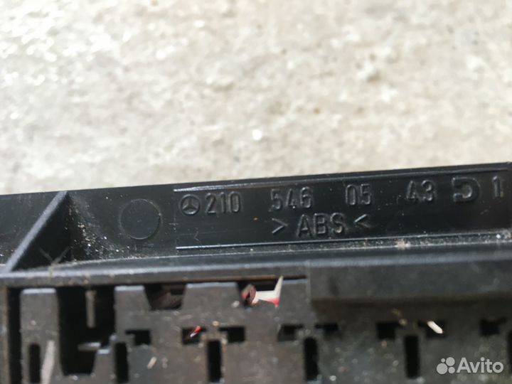 Блок предохранителей Mercedes W210 (3920)