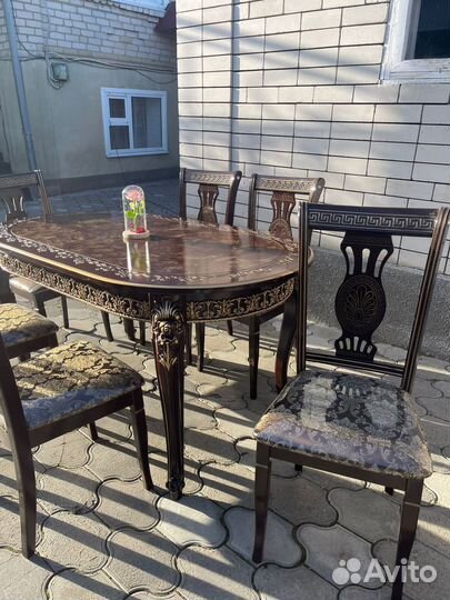 Столы и стулья