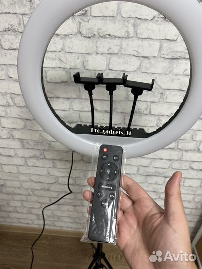 Яркая кольцевая лампа с усиленным штативом