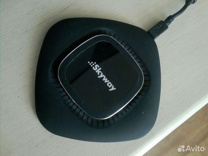 Беспроводное зарядное устройство Skyway Touch