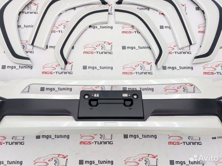 Обвес Modellista на Toyota Land Cruiser 300 белый