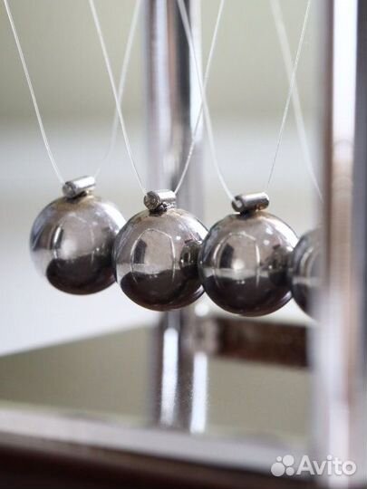 Маятник Ньютона, средний