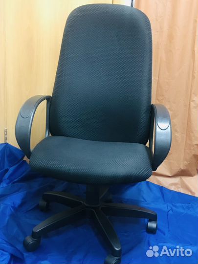 Офисное кресло руководителя