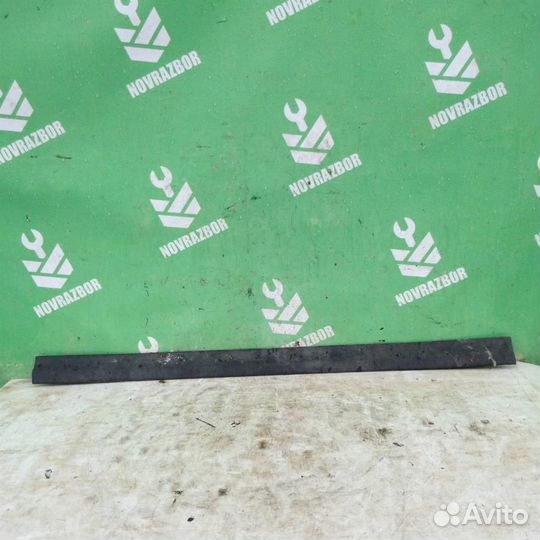 Молдинг передней правой двери Фольксваген Пассат