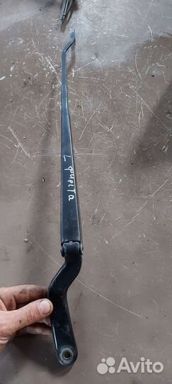 Поводок дворников левый Ford Fiesta