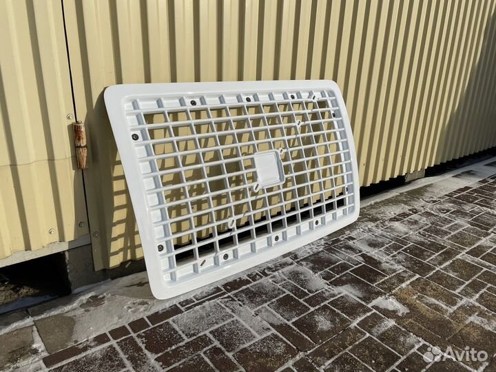 Решетка радиатора Volvo VNL 670-780 белый акрил