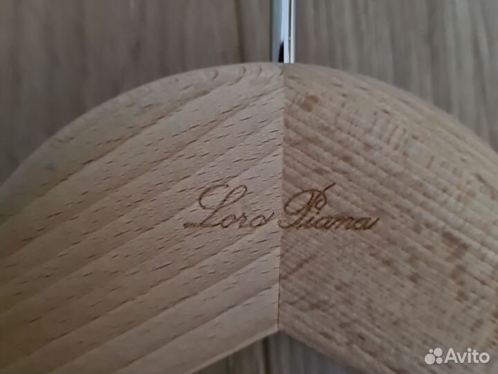 Вешалки плечики деревянные Lora Piana
