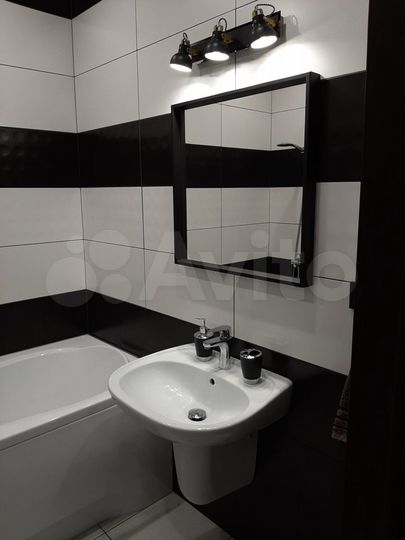 2-к. квартира, 55 м², 1/9 эт.