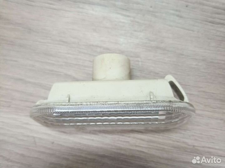 Повторитель на крыло белый ford focus 2