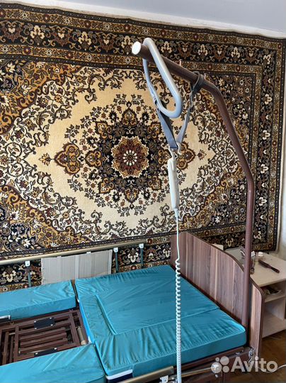 Медицинская электрическая кровать Met