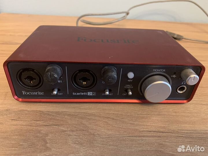 Внешняя звуковая карта Focusrite Scarlett 2i2