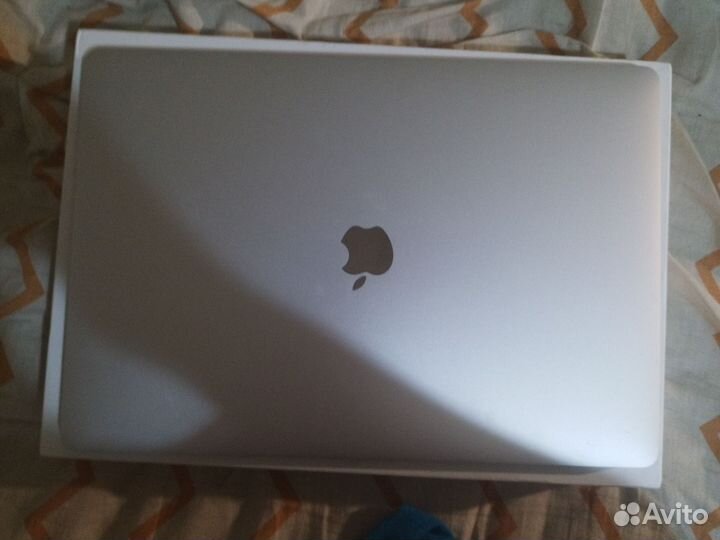 Продам макбук про 15 inch.2017 года