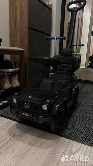 Машина каталка с родительской ручкой