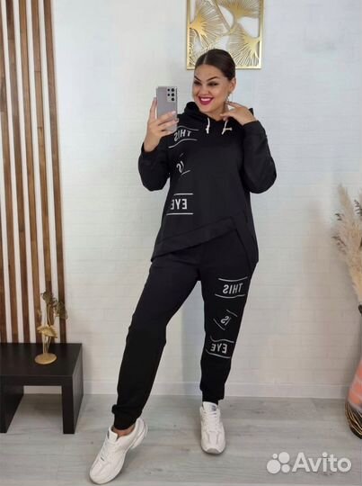 Продам женский костюм