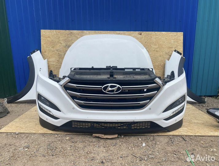 Перед автомобиля Hyundai Tucson 3 целиком