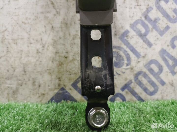 Регулятор ремня безопасности правый Nissan Murano