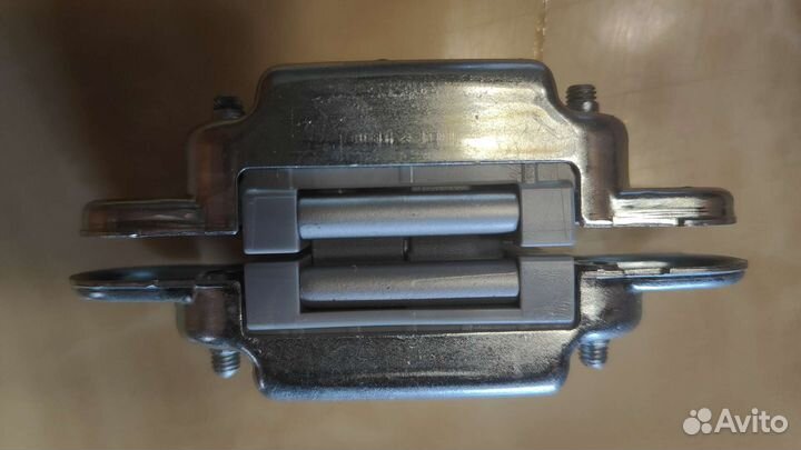 Петли для дверей