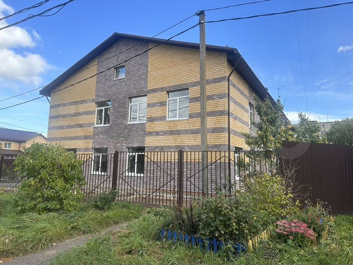 Здание, 834 м²
