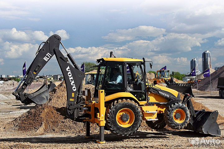 Машинист экскаватора-погрузчика (вахта 15/15)