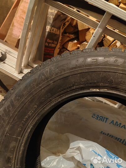 Bridgestone Blizzak Revo GZ 205/65 R16