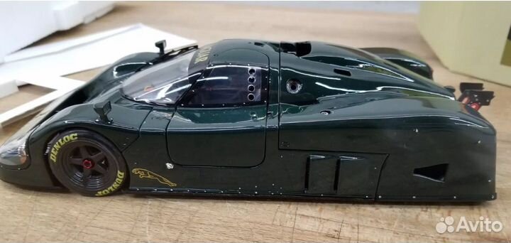 Exoto 1/18 Motorbox Jaguar XJR-9