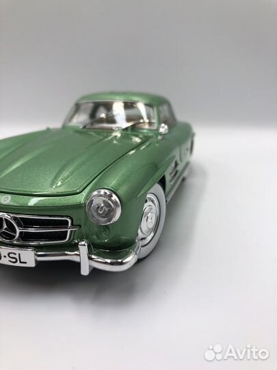 Модель автомобиля Mercedes- Benz 300 SL 1:24