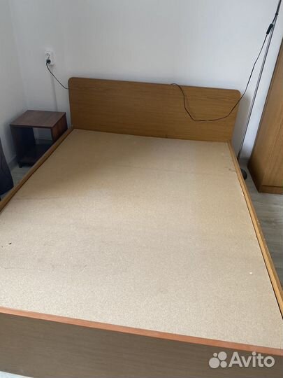 Кровать двухспальная 140 200 бу без матраса