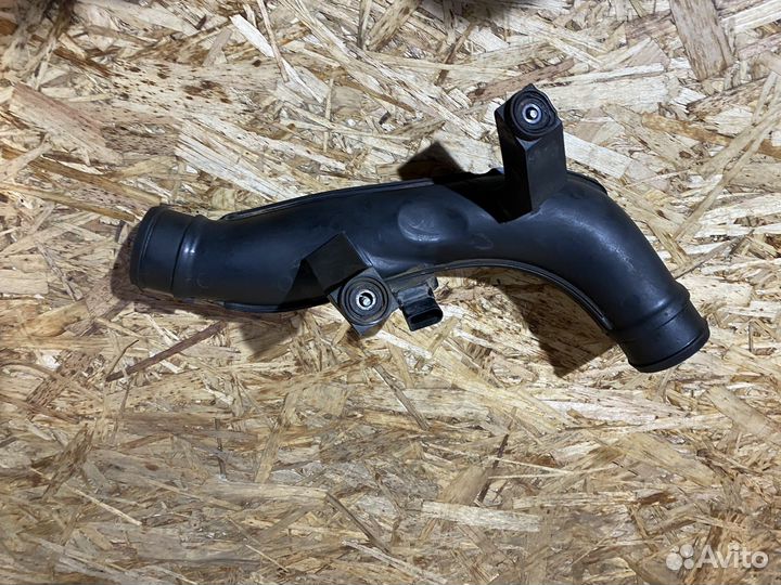 Патрубок интеркулера VW Passat B6 B7 Tiguan 06-12