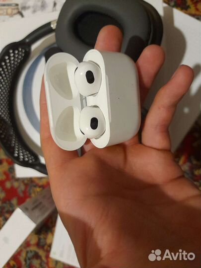 Наушники AirPods