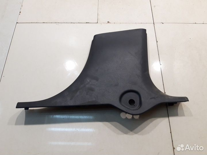 Обшивка центральной стойки (правая)