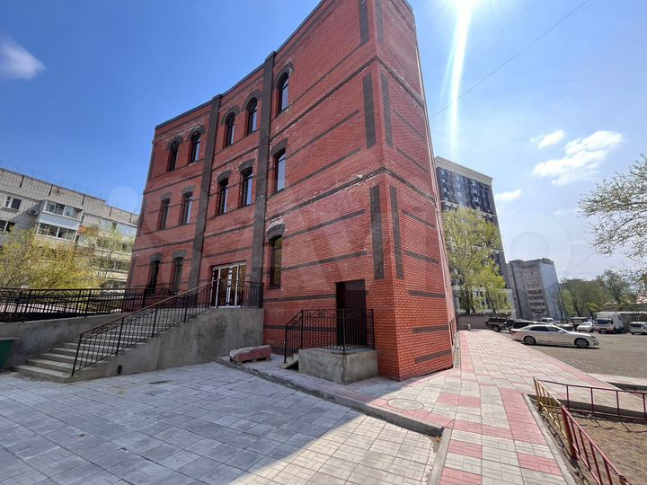 Здание, 2400 м²