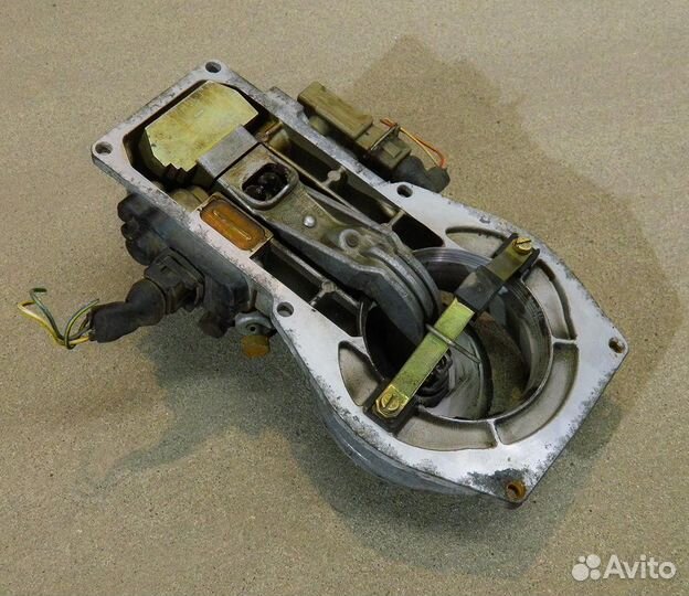 Инжектор Audi A100 C3 (0438101005)