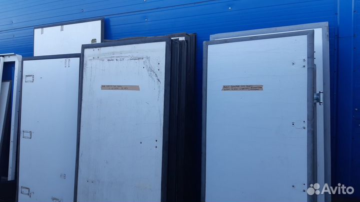 Двери грузового фургона